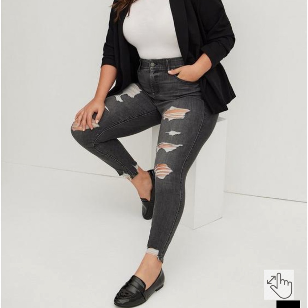 Torrid Bombshell distressed skinny jeans